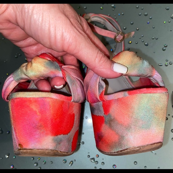 Alice + Olivia Ilisa Watercolor-Print Wedge Sandal Size 38 - Picture 9 of 13